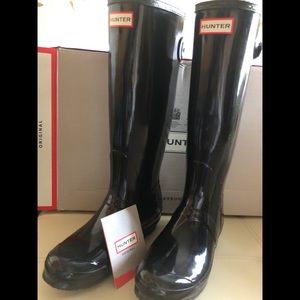 Woman’s Tall Gloss Hunter Rain Boot